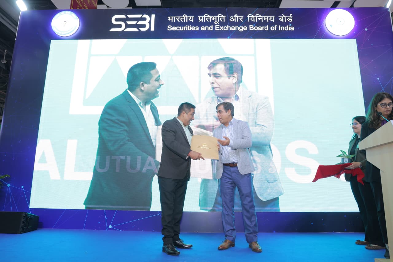 Award ceremony – Dr. Manish Tandon