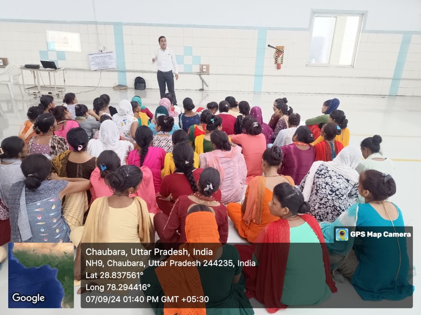 Dr. Manish Tandon addressing students